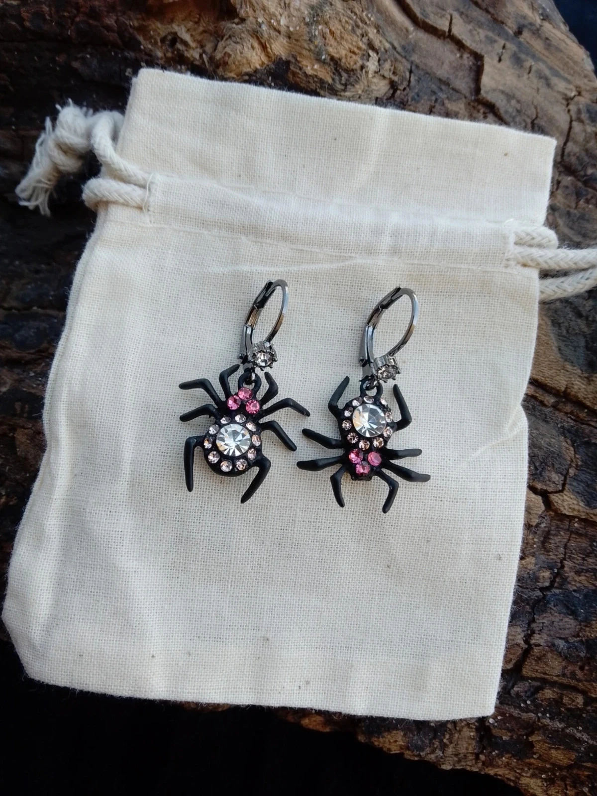 Boucles d'oreilles araignées noires